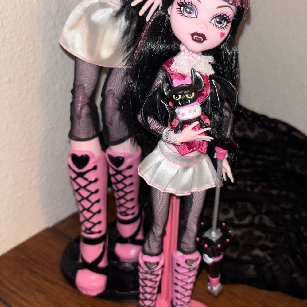 Monster High Dracula, Laura
